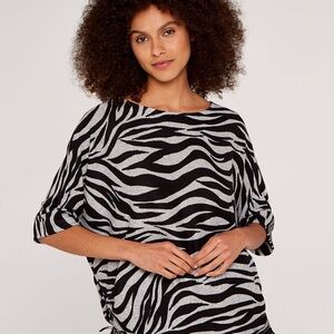 APRICOT Black and Gray Zebra Dolman Sleeves Knit Top Size Small Oversized